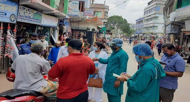 চৌগাছায় মাস্ক ব্যবহার না করায় সরকারি কর্মকর্তাসহ ৫ জনকে জরিমানা