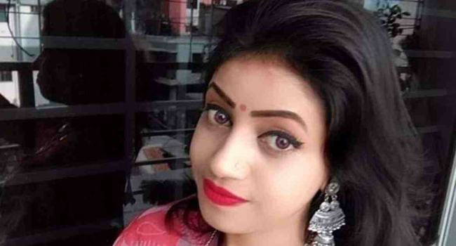 ফ্লাইওভারে ট্রাকচাপায় মোটরসাইকেল আরোহী তরুণী নিহত