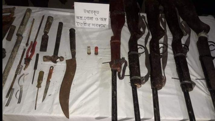 বলেশ্বর নদের চর থেকে অস্ত্রসহ বিপুল সরঞ্জাম উদ্ধার