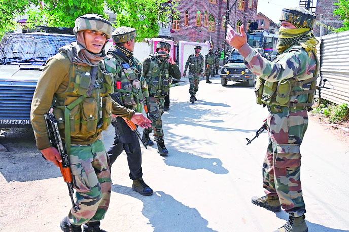 কাশ্মিরে ভারতীয় বাহিনীর গুলিতে নিহত ৮