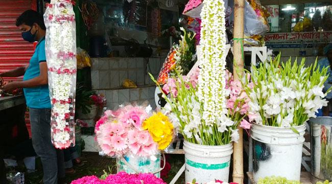 দুর্দিন ফুলচাষি ও ব্যবসায়ীদের