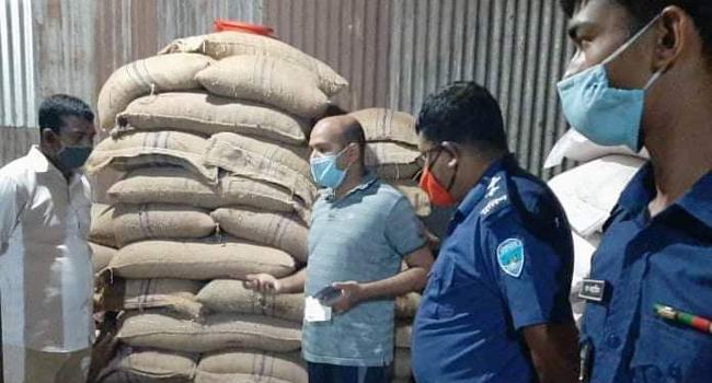 হাটহাজারীতে ওএমএস’র ৬৭ বস্তা চাল উদ্ধার