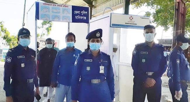 পাটুরিয়ায় যাত্রীসাধারণের সুরক্ষায় জীবানুনাশক ট্যানেল স্থাপন