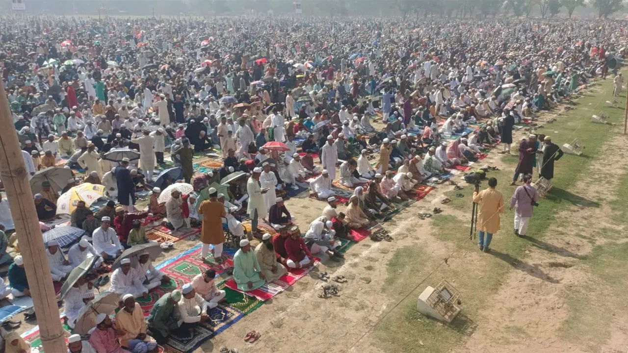 দিনাজপুরে গোর-এ-শহীদ বড় ময়দানে ঈদের জামাত অনুষ্ঠিত