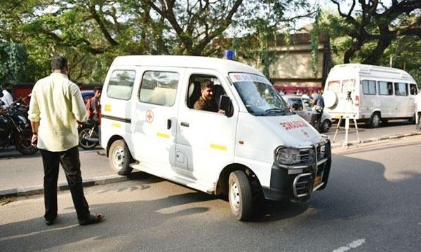 হাসপাতালে যেতে পারলেন না তিনি