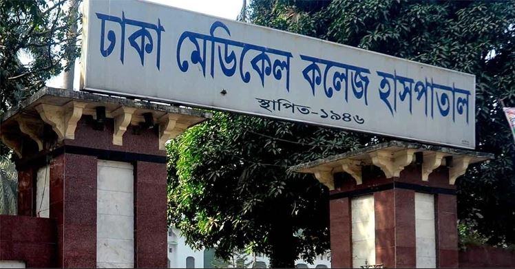 ঢাকা মেডিক্যালের করোনা ইউনিটে স্বাস্থ্যবিধি মানছে না কেউ