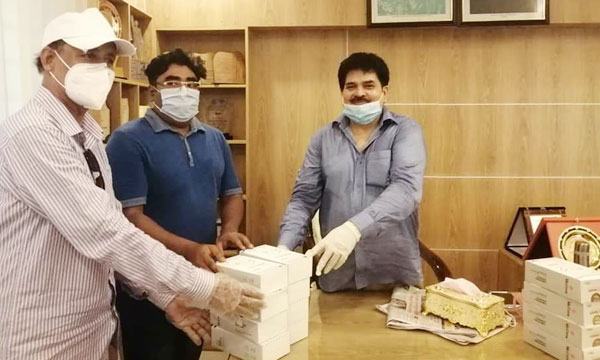 সোনারগাঁওয়ে সাংবাদিক সংগঠনসহ বিভিন্ন দফতরে এমপির মাস্ক বিতরণ