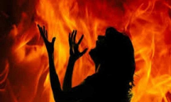বরিশালে গৃহবধূকে পুড়িয়ে হত্যা, শ্বশুর গ্রেফতার