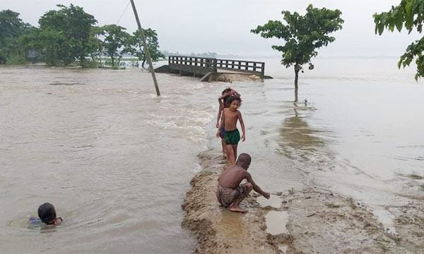 তাহিরপুরে পাহাড়ী ঢলে সড়ক যোগাযোগ বিচ্ছিন্ন দুর্ভোগে সাধারণ মানুষ