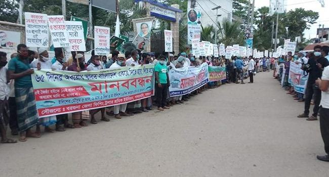 ভারতীয় জেলেরা মাছ ধরে নিচ্ছে, বাংলাদেশীদের ওপর নিষেধাজ্ঞা কেন?