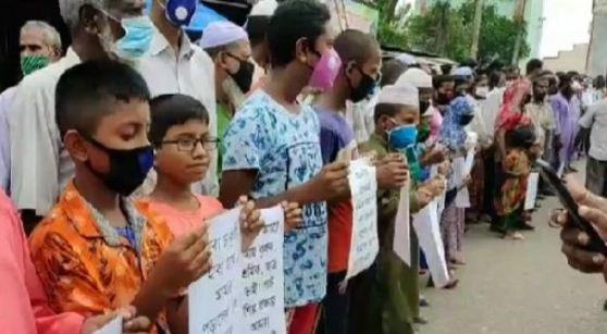 সন্তানদের নিয়ে অবস্থান কর্মসূচিতে পাটকল শ্রমিকরা