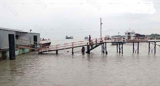 রাজবাড়ীতে পদ্মার পানি বিপদসীমার ওপর দিয়ে প্রবাহিত