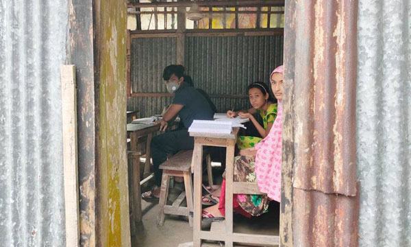 সিরাজদিখানে করোনাকালেও স্কুল শিক্ষকের কোচিং বাণিজ্য