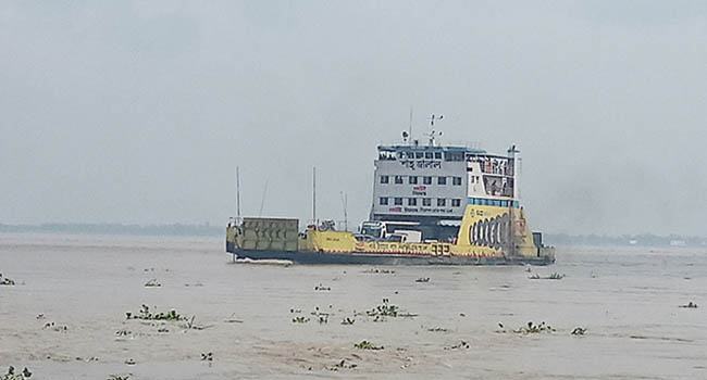 পদ্মার পানি বিপদসীমার ৩৮ সেমি ওপরে, দৌলতদিয়া-পাটুরিয়ায় ফেরি চলাচল ব্যাহত