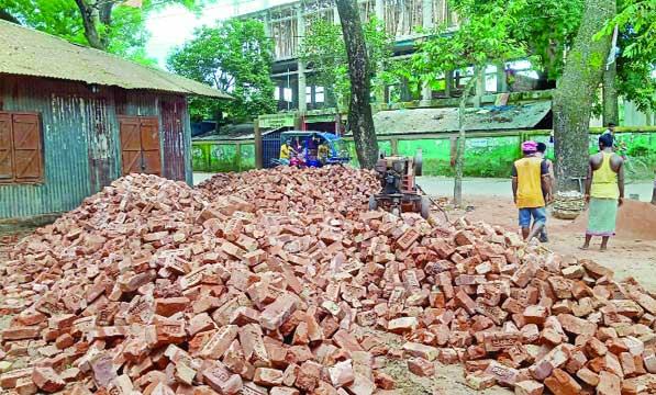 নবীনগরে মডেল স্কুল নির্মাণে অনিয়ম