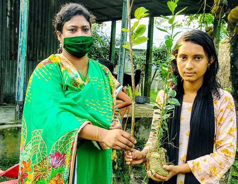 ধুনটের মানব দরদী স্কুল শিক্ষিকা বীথি আপা