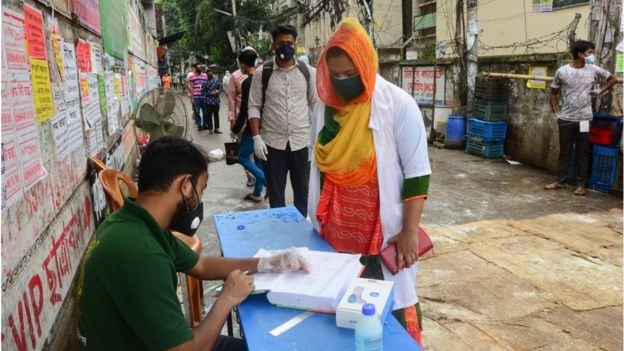 ঢাকার বাইরের ঝুঁকিপূর্ণ এলাকা রেডজোন চিহ্নিত না করায় অভিযোগ