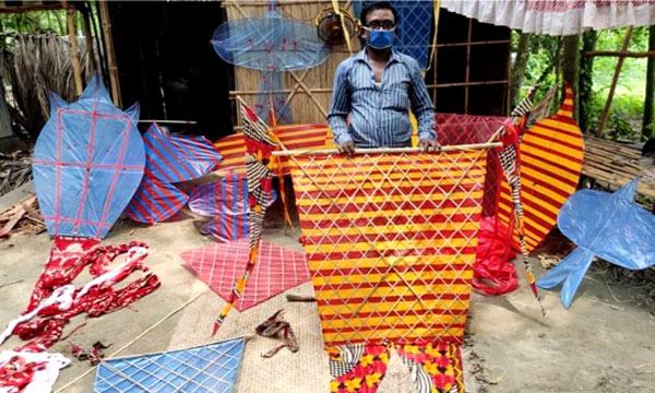 আকাশে ঘুড়ির মেলা