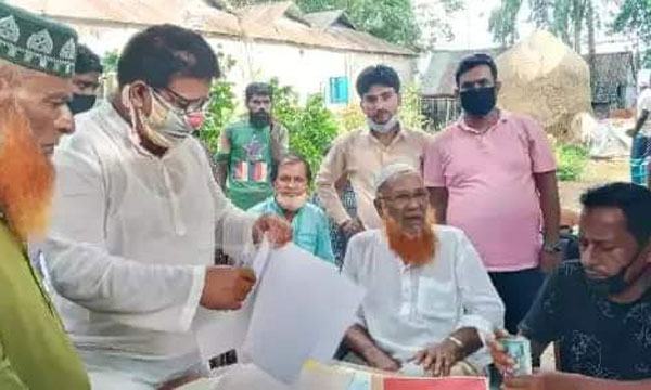 নাসিরনগরে বিএনপির উদ্যোগে কর্মহীন ও দরিদ্রদের মাঝে নগদ অর্থ প্রদান