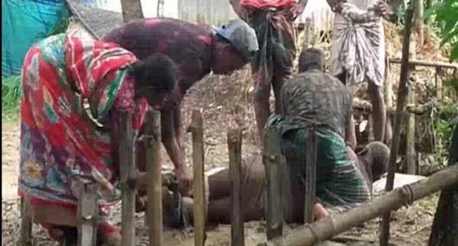 হাত-পা বেঁধে বৃদ্ধ বাবাকে নির্মম নির্যাতন