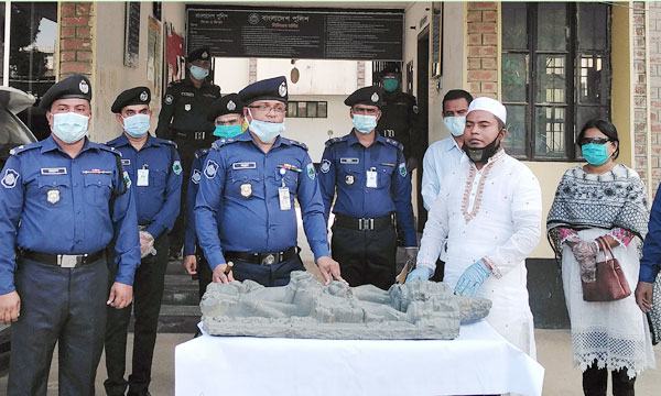 রাণীনগরে উদ্ধার করা মূর্তি প্রত্নতত্ত্ব অধিদফতরে হস্তান্তর