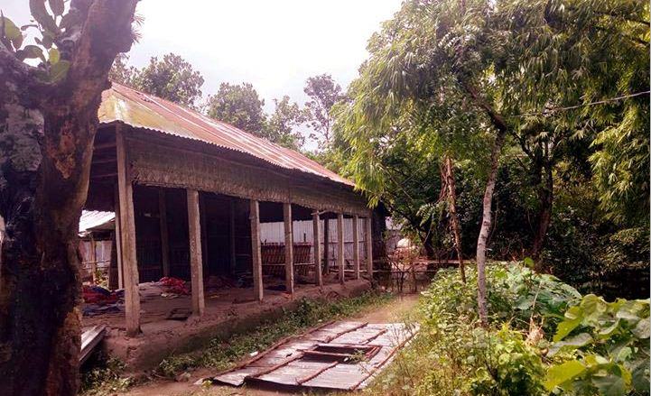 আত্মগোপনে থাকা আসামীর বাড়ি থেকে অর্ধকোটি টাকার মালামাল লুট