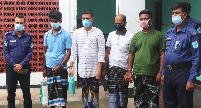 ধামরাইয়ে ২৫ ভরি স্বর্ণালংকারসহ ৫ চোরাকারবারী আটক
