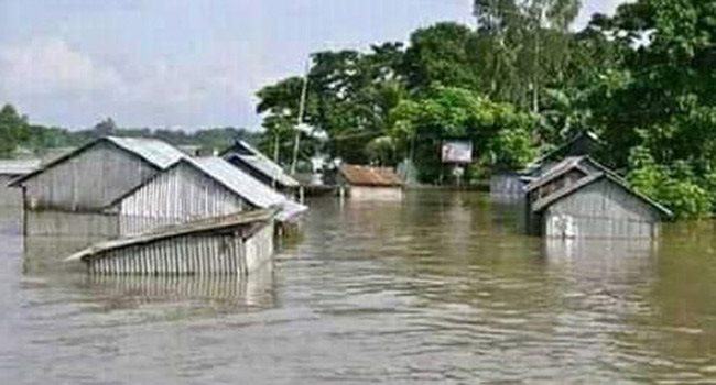ঢেউয়ের সাথে যুদ্ধ করে দিন কাটাচ্ছে শঙ্কিত হাওরবাসী