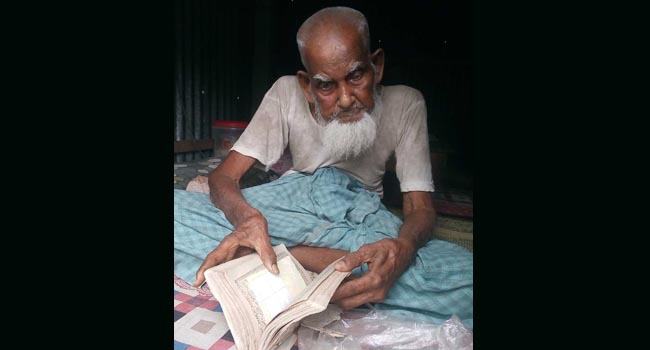 বয়স ১৩০ পার হলেও জোটেনি বয়স্ক ভাতা