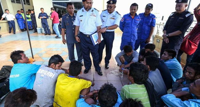 মালয়েশিয়ায় লকডাউনেও ধরপাকড় অভিযান
