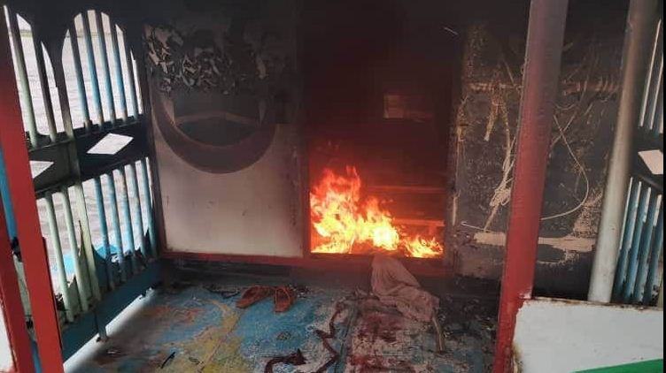 আড়াইহাজারে দুই ড্রেজারে ক্ষুদ্ধ এলাকাবাসীর আগুন