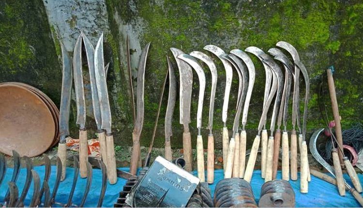 টুং-টাং শব্দে মুখরিত কামার বাড়ি