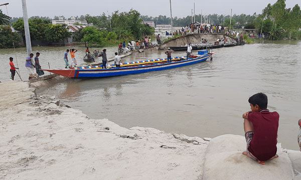যমুনায় পানির স্রোতে ৭০ মিটার এলাকায় ধস