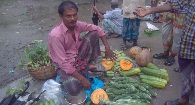 বেড়েই চলেছে সবজির দাম