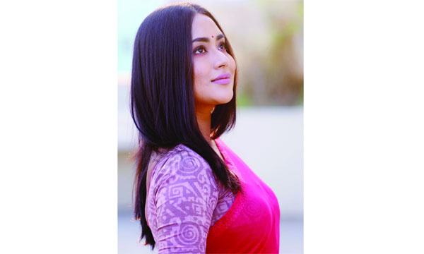 কাঁচা হলুদে সুন্দর চুল ও ত্বক