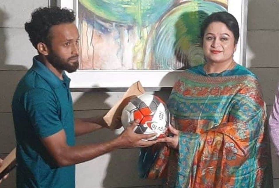 বদলে গেছে সেই ফুটবলার আরিফের জীবন