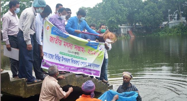 জাতীয় মৎস্য সপ্তাহ উপলক্ষে গোবিন্দগঞ্জে পোনা মাছ অবমুক্তকরণ উদ্বোধন