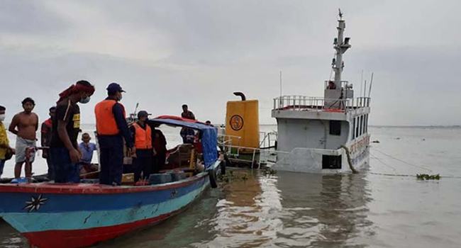 চাঁদপুরে মেঘনায় ভারতীয় জাহাজডুবি, ১৪ নাবিক উদ্ধার