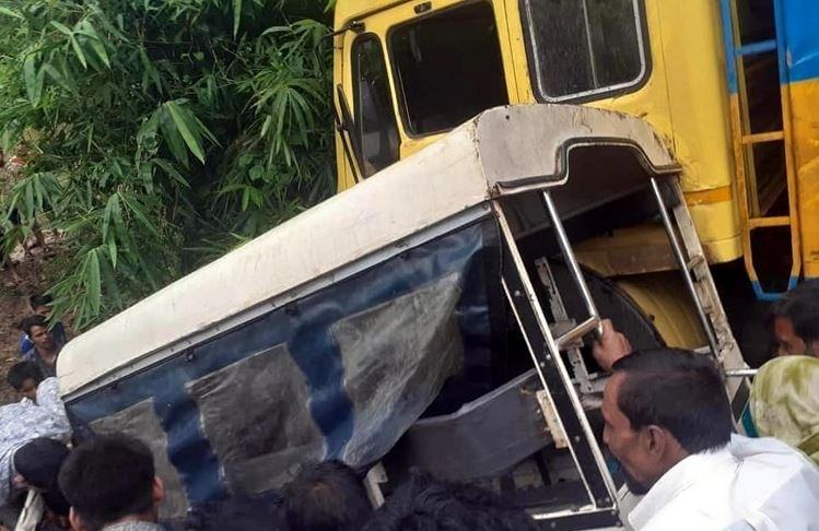 কক্সবাজারে কভার্ডভ্যান-লেগুনা সংঘর্ষ, নিহত ৬