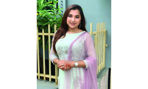 ‘এই মন জোছনায়’ দিয়ে মুগ্ধতা ছড়াচ্ছেন লিজা