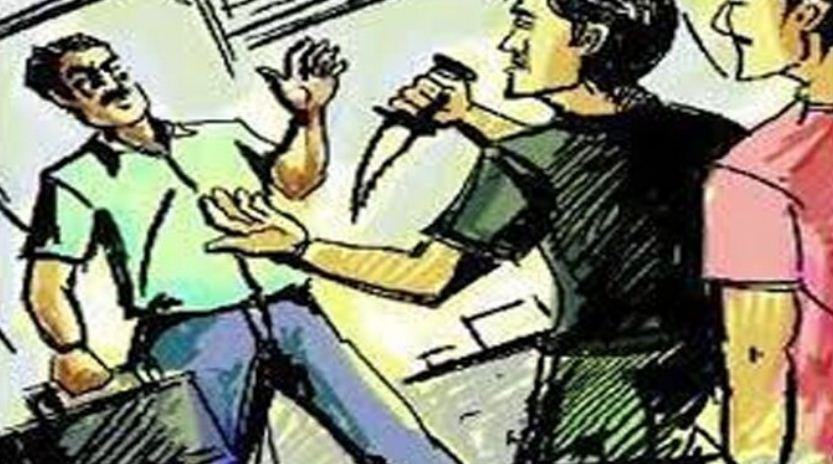 দুই গরু ব্যবসায়ীকে কুপিয়ে ১৬ লাখ টাকা ছিনতাই