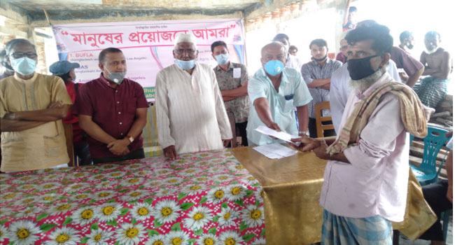 নাসিরনগরে গরিব ও দুস্থদের মাঝে যুক্তরাষ্ট্রপ্রবাসীর আর্থিক সহায়তা প্রদান