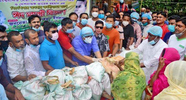 বগুড়ায় তিনশ’ পরিবারের মাঝে কৃষক দলের ঈদ সামগ্রী বিতরণ