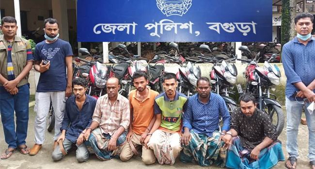 বগুড়ায় চোরাই মোটরসাইকেলসহ ১২জন আটক