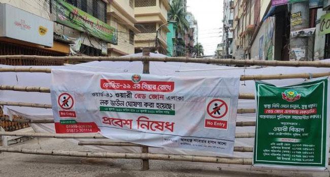 মধ্যরাতে তুলে নেওয়া হচ্ছে ওয়ারীর লকডাউন