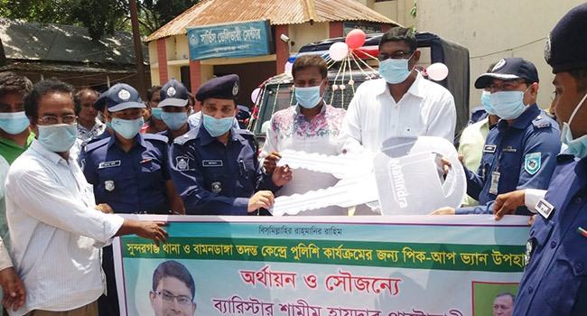 সুন্দরগঞ্জ থানা পুলিশকে দুটি পিকআপ ভ্যান প্রদান করলেন এমপি শামীম