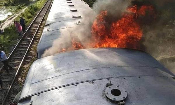 ব্রাহ্মণবাড়িয়ায় কালনী এক্সপ্রেস ট্রেনে আগুন