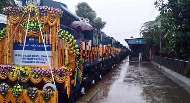 দর্শনা সীমান্ত দিয়ে ভারত থেকে ১০টি লোকোমেটিভ ‘গ্রান্ট’ বাংলাদেশে প্রবেশ