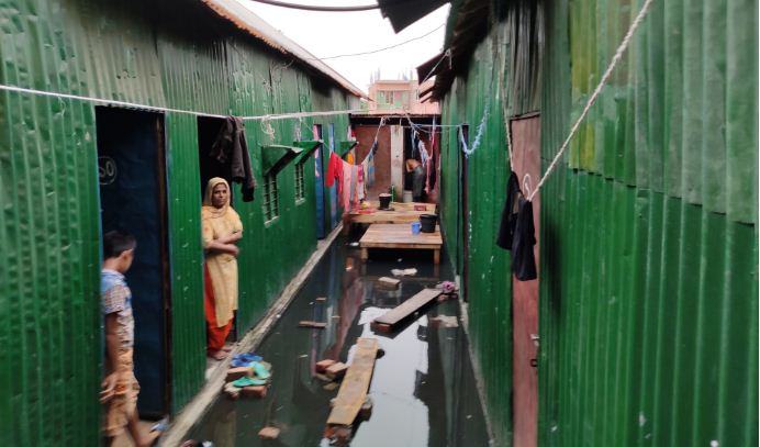 কাশিমপুরের চক্রবর্তী এলাকার ১০ হাজার মানুষ পানিবন্দি