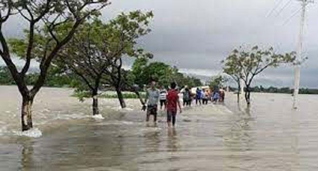 যুগপৎ করোনা ও বন্যার হানা